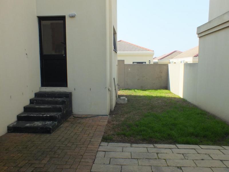 To Let 4 Bedroom Property for Rent in Van Riebeeckshof Western Cape